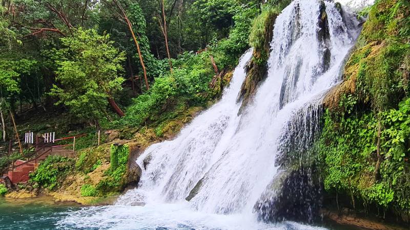 tamosopo-waterfalls-vodopady-mexiko-zapakuj